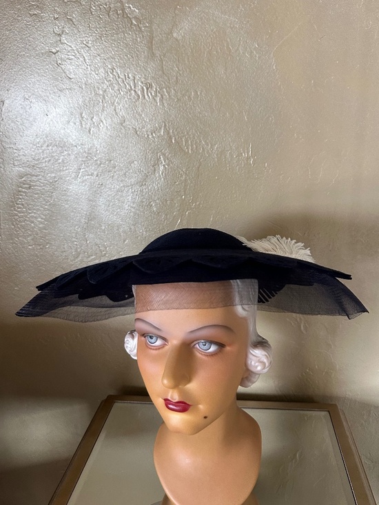 HIGH FASHION VINTAGE NAVY FELT WIDE BRIM HAT + CUTOUTS/CRIN EDGE/FEATHERS main image 6